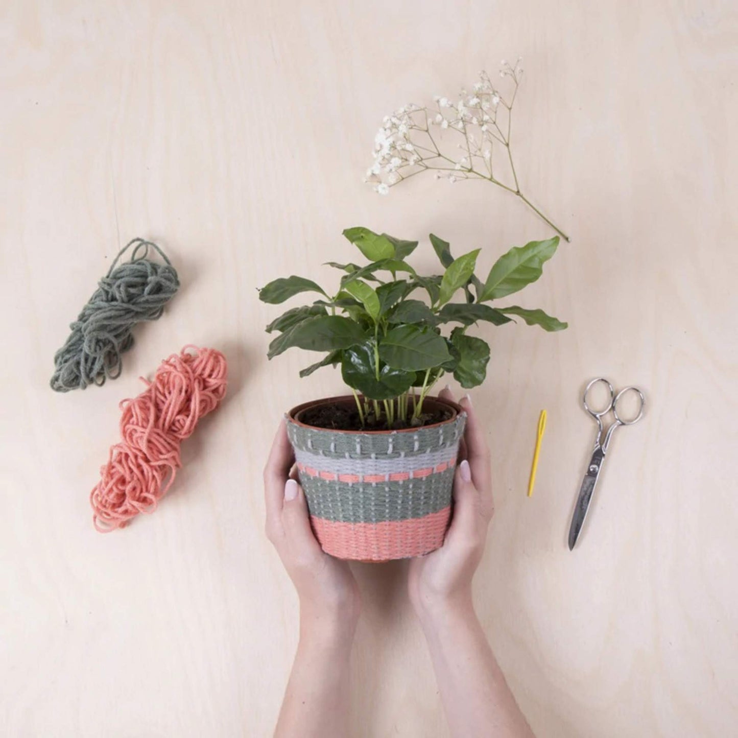KIKKERLAND KNIT YOUR OWN PLANTER COVER KIT